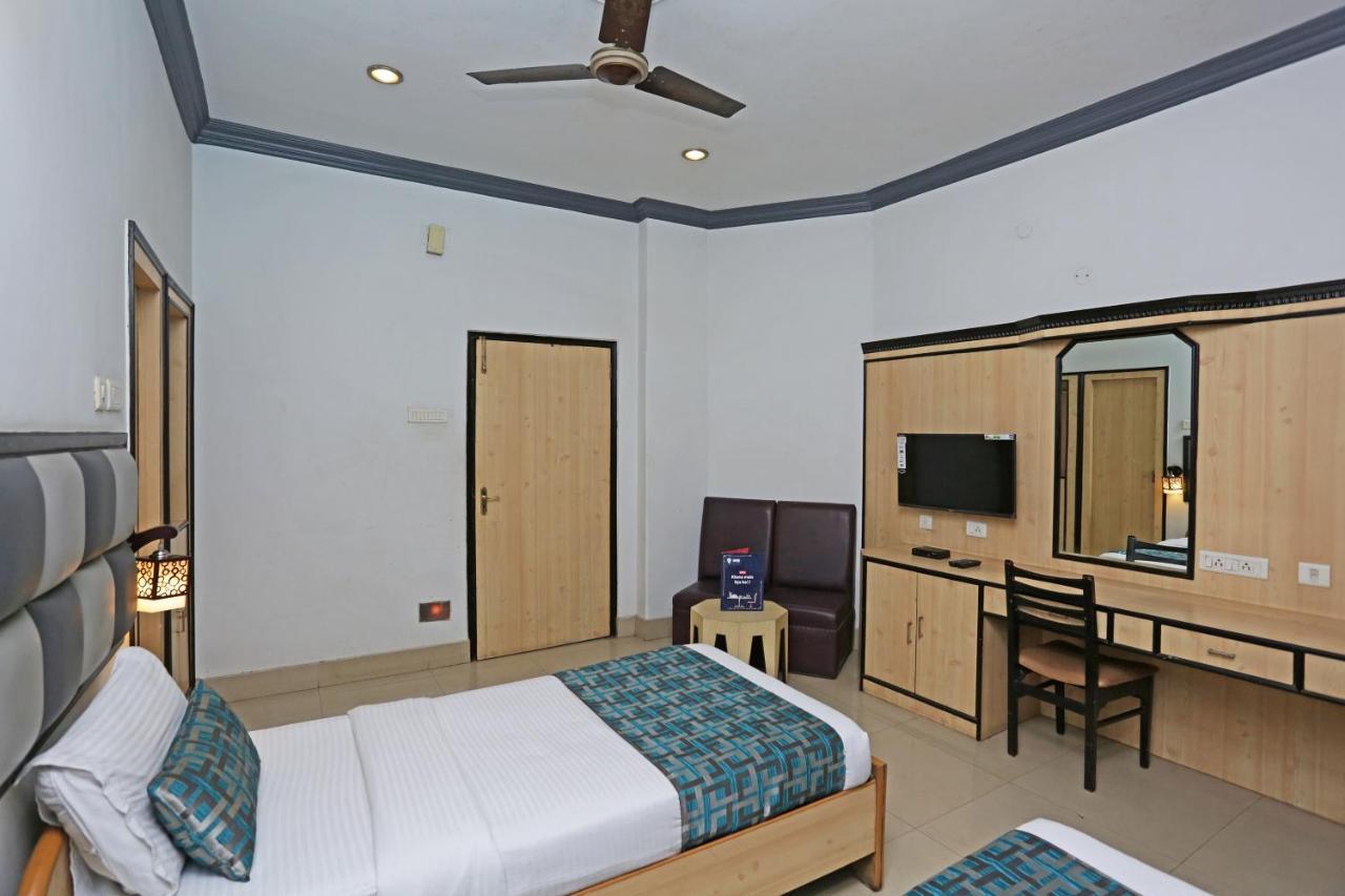 Homely Raj Calcutta Buitenkant foto