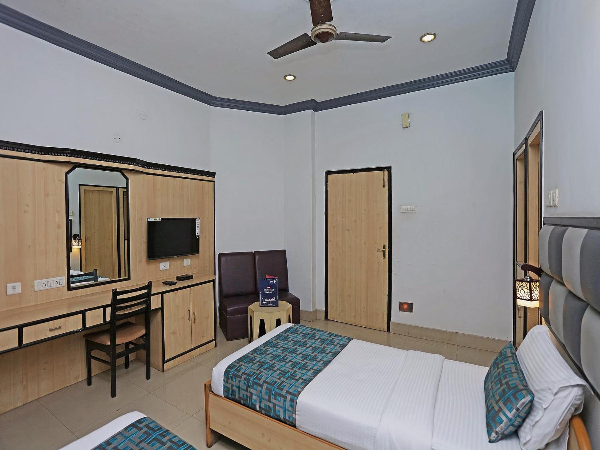 Homely Raj Calcutta Buitenkant foto